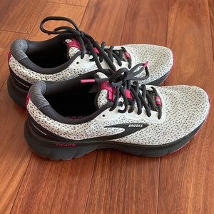 Brooks Womens Trace Running Shoes
